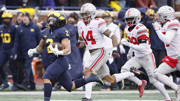 Michigan’s Blake Corum runs past Ohio State